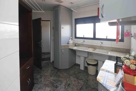 Apartamento para alugar com 290m², 3 quartos e 4 vagas Apartamento para alugar com 290m², 3 quartos e 4 vagasÁrea de Serviço