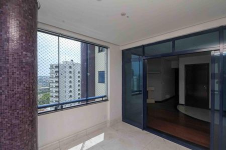 Apartamento para alugar com 290m², 3 quartos e 4 vagas Apartamento para alugar com 290m², 3 quartos e 4 vagasVaranda