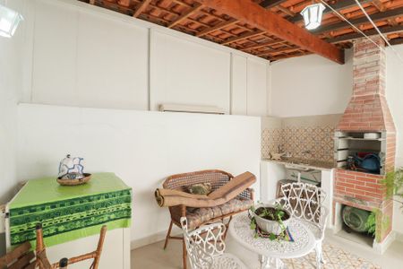 Casa à venda com 192m², 3 quartos e 4 vagas Casa à venda com 192m², 3 quartos e 4 vagasChurrasqueira/Área de Serviço e Banheiro de Serviço