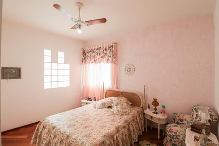 Casa à venda com 192m², 3 quartos e 4 vagas Casa à venda com 192m², 3 quartos e 4 vagasSuíte