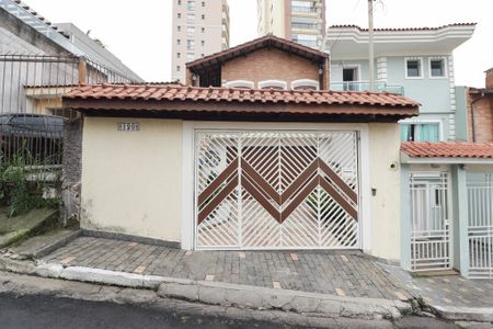 Casa à venda com 192m², 3 quartos e 4 vagas Casa à venda com 192m², 3 quartos e 4 vagasFachada