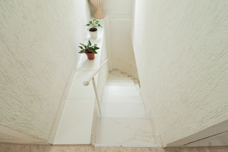 Casa à venda com 192m², 3 quartos e 4 vagas Casa à venda com 192m², 3 quartos e 4 vagasEscada