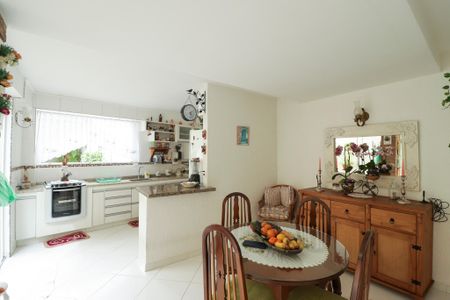 Casa à venda com 192m², 3 quartos e 4 vagas Casa à venda com 192m², 3 quartos e 4 vagasCozinha e Sala de Jantar