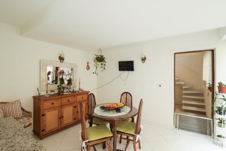 Casa à venda com 192m², 3 quartos e 4 vagas Casa à venda com 192m², 3 quartos e 4 vagasCozinha e Sala de Jantar