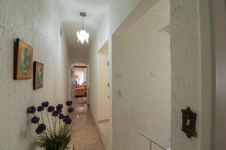 Casa à venda com 192m², 3 quartos e 4 vagas Casa à venda com 192m², 3 quartos e 4 vagasCorredor