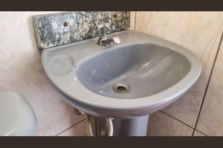 Banheiro de casa para alugar com 1 quarto, 30m² em Parque Monte Alegre, Taboão da Serra