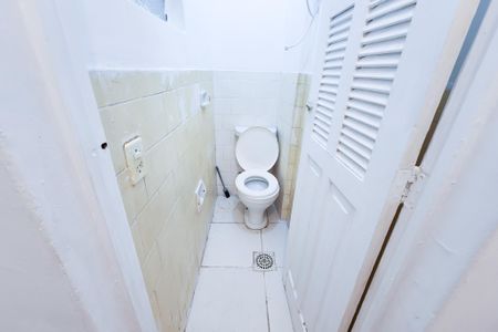 Apartamento à venda com 75m², 2 quartos e sem vaga Apartamento à venda com 75m², 2 quartos e sem vagaBanheiro de Serviço