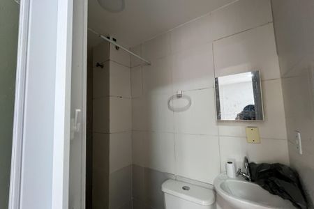 Banheiro de kitnet/studio para alugar com 1 quarto, 50m² em Jardim Carioca, Rio de Janeiro