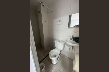 Banheiro de kitnet/studio para alugar com 1 quarto, 50m² em Jardim Carioca, Rio de Janeiro