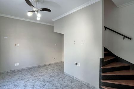 Sala de casa para alugar com 2 quartos, 196m² em Ponta da Praia, Santos