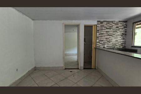 Sala de casa para alugar com 1 quarto, 48m² em Vargem Pequena, Rio de Janeiro
