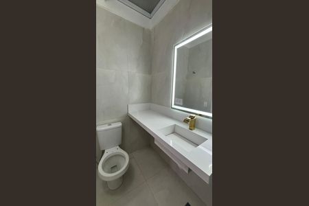 Casa de condomínio à venda com 144m², 4 quartos e 3 vagasBanheiro da Suíte