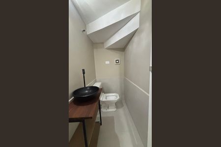 Casa de condomínio à venda com 144m², 4 quartos e 3 vagasLavabo