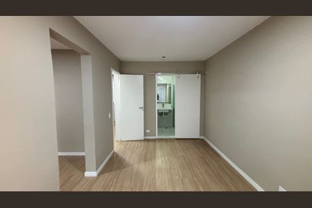 Casa de condomínio à venda com 144m², 4 quartos e 3 vagasSuite