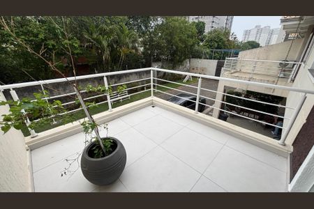 Casa de condomínio à venda com 144m², 4 quartos e 3 vagasSuite Varanda
