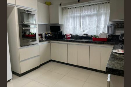 Casa à venda com 3 quartos, 280m² em Vila Metalúrgica, Santo André