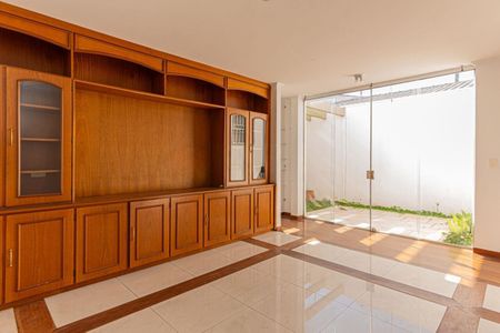 Casa à venda com 4 quartos, 306m² em Granja Julieta, São Paulo