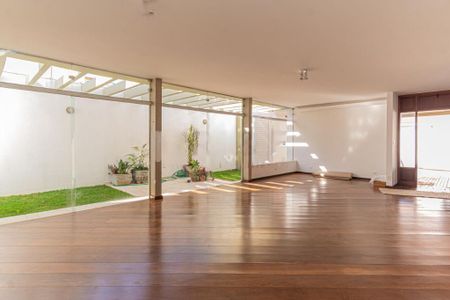 Casa à venda com 4 quartos, 306m² em Granja Julieta, São Paulo