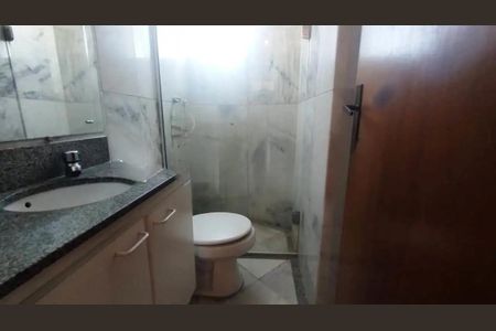 Banheiro de apartamento para alugar com 2 quartos, 70m² em Santa Efigênia, Belo Horizonte