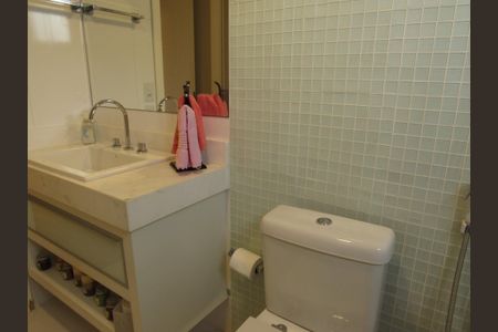 Apartamento à venda com 225m², 3 quartos e 3 vagasBanheiro da Suíte 1