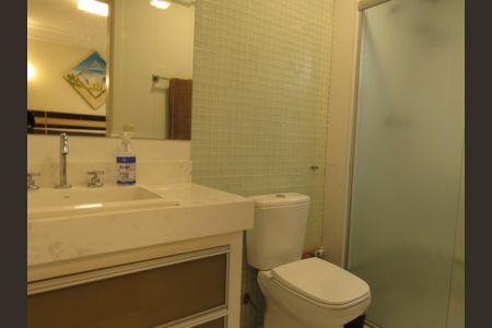 Apartamento à venda com 225m², 3 quartos e 3 vagasBanheiro da Suíte 2