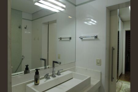 Apartamento à venda com 225m², 3 quartos e 3 vagasBanheiro da Suíte Principal