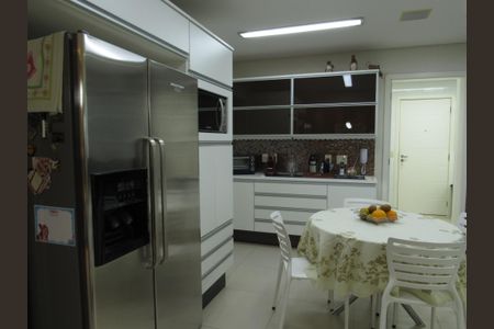 Apartamento à venda com 225m², 3 quartos e 3 vagasCozinha