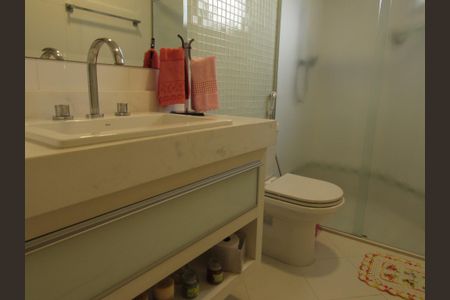 Apartamento à venda com 225m², 3 quartos e 3 vagasBanheiro da Suíte 1