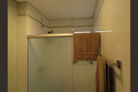 Apartamento à venda com 225m², 3 quartos e 3 vagasBanheiro da Suíte 2