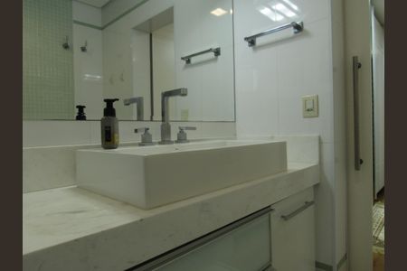 Apartamento à venda com 225m², 3 quartos e 3 vagasBanheiro da Suíte Principal