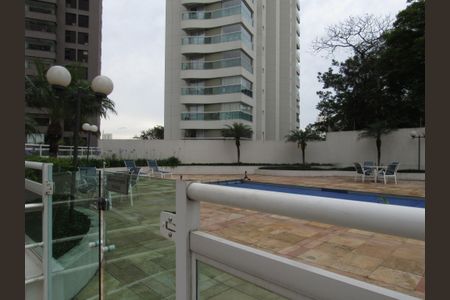 Apartamento à venda com 225m², 3 quartos e 3 vagasÁrea comum - Piscina