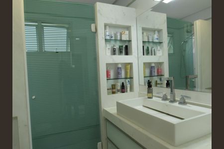 Apartamento à venda com 225m², 3 quartos e 3 vagasBanheiro da Suíte Principal