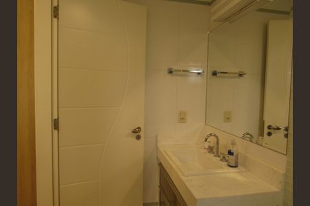 Apartamento à venda com 225m², 3 quartos e 3 vagasBanheiro da Suíte 2