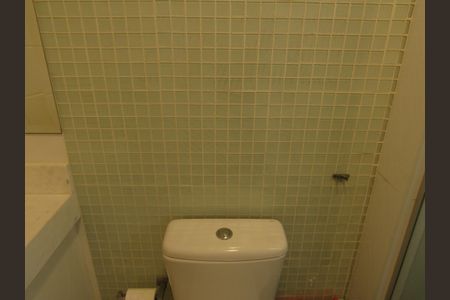 Apartamento à venda com 225m², 3 quartos e 3 vagasBanheiro da Suíte 2