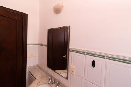 BANHEIRO DA SUITE 1 de casa de condomínio à venda com 4 quartos, 230m² em Conjunto Habitacional Vila Santana (sousas), Campinas