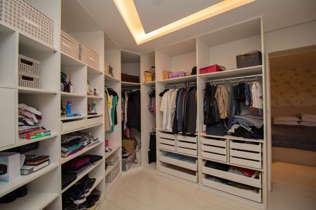 Apartamento à venda com 190m², 3 quartos e 3 vagasCloset da suíte 1