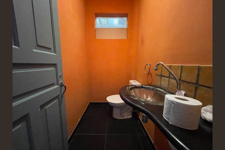 Lavabo de casa para alugar com 2 quartos, 65m² em Caxingui, São Paulo