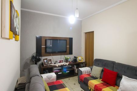 Casa à venda com 133m², 4 quartos e 2 vagas Casa à venda com 133m², 4 quartos e 2 vagasSala