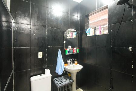 Casa à venda com 133m², 4 quartos e 2 vagas Casa à venda com 133m², 4 quartos e 2 vagasBanheiro da Suíte