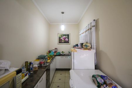 Casa à venda com 133m², 4 quartos e 2 vagas Casa à venda com 133m², 4 quartos e 2 vagasCozinha