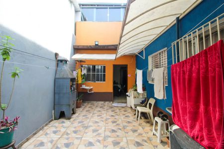 Casa à venda com 133m², 4 quartos e 2 vagas Casa à venda com 133m², 4 quartos e 2 vagasÁrea externa