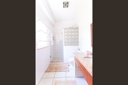 Casa à venda com 170m², 2 quartos e 5 vagasBanheiro 2