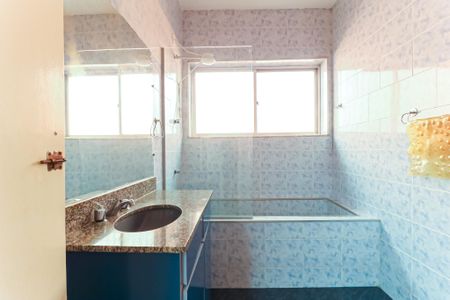 Casa à venda com 170m², 2 quartos e 5 vagasBanheiro