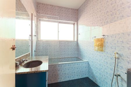 Casa à venda com 170m², 2 quartos e 5 vagasBanheiro