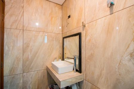 Apartamento à venda com 72m², 2 quartos e 2 vagasBanheiro do quarto 1