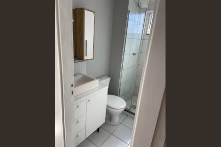 Banheiro de apartamento à venda com 2 quartos, 44m² em Fátima, Canoas