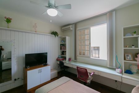 Casa à venda com 393m², 4 quartos e 3 vagas