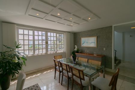 Casa à venda com 393m², 4 quartos e 3 vagas