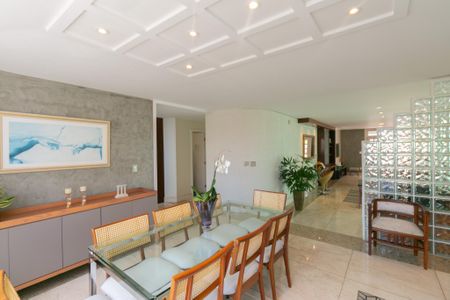 Casa à venda com 393m², 4 quartos e 3 vagas
