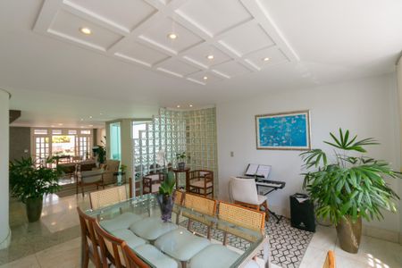 Casa à venda com 4 quartos, 393m² em Castelo, Belo Horizonte